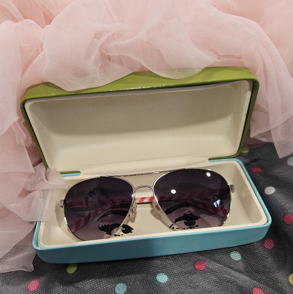 kate spade Accessories - EUC ♠️ Kate Spade Aviator Sunglasses + Case